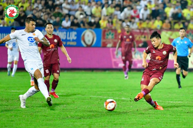 Á quân V-League cậy nhờ vào HLV Bùi Đoàn Quang Huy  - Ảnh 1.